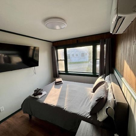 2 Bed Berkshire Getaway Minutes To Jiminy Peak Ski Ханкок Экстерьер фото