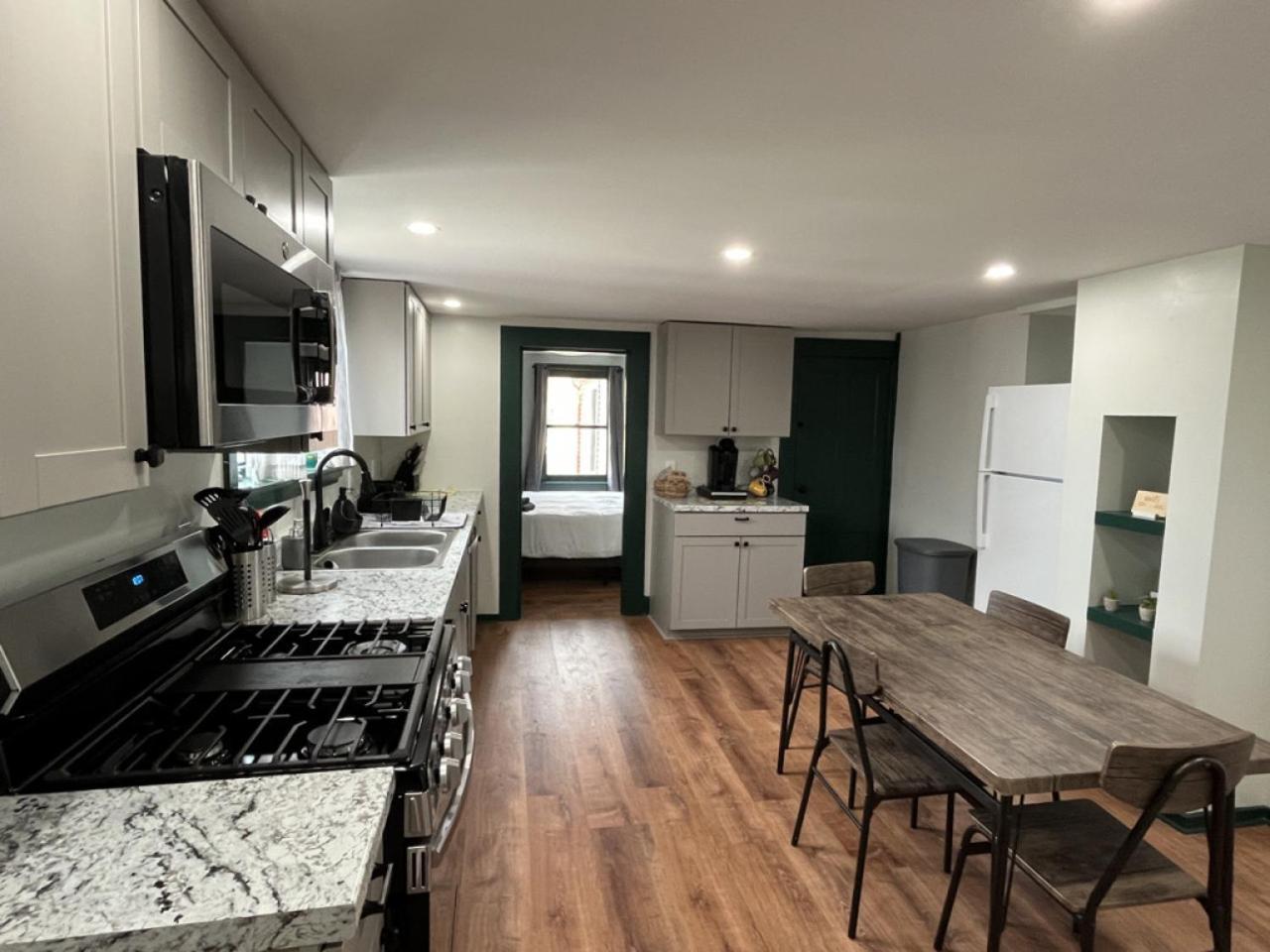 2 Bed Berkshire Getaway Minutes To Jiminy Peak Ski Ханкок Экстерьер фото