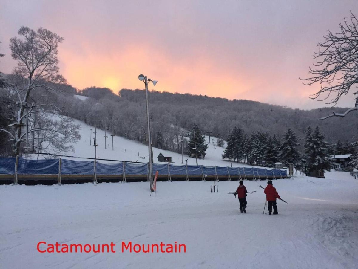 2 Bed Berkshire Getaway Minutes To Jiminy Peak Ski Ханкок Экстерьер фото